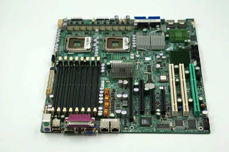 Scheda madre Supermicro X7DB3