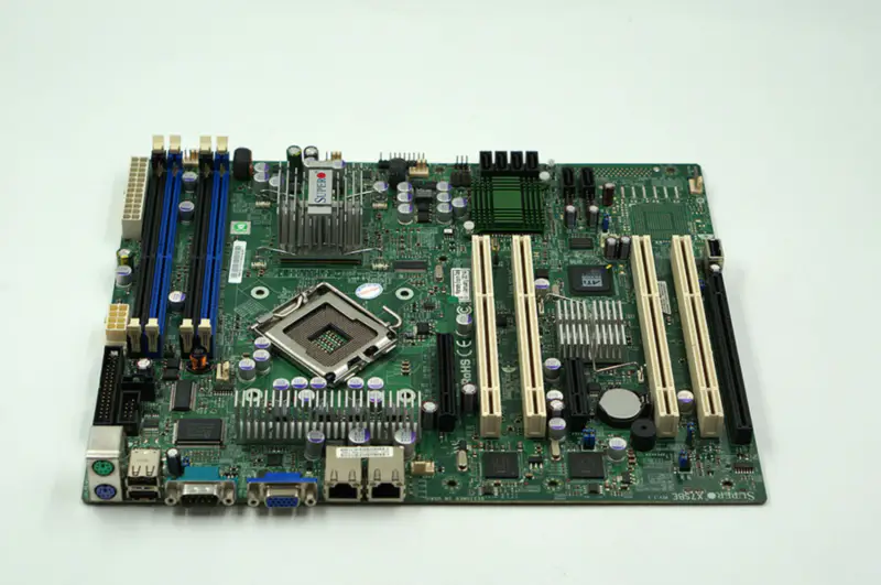 Scheda madre per server Supermicro X7SBE