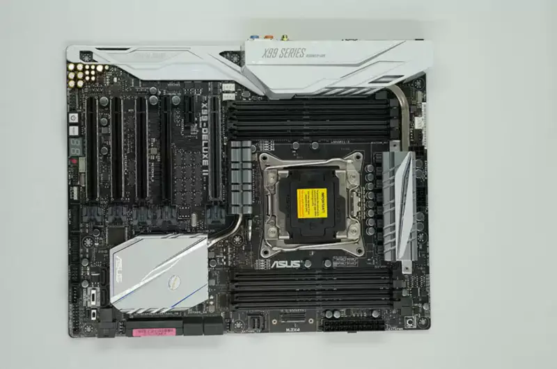 Asus X99-DELUXE II Scheda madre desktop X99 Socket LGA 2011-V3 i7 X DDR4 128G ATX UEFI BIOS