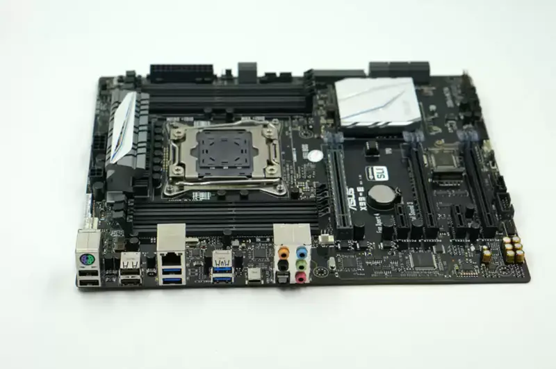 Scheda madre Asus X99-E