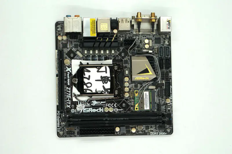Asrock Z77E-ITX Scheda madre Z77 LGA1155 Mini-ITX